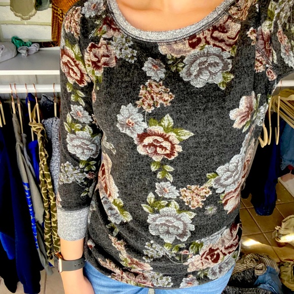 Floral top - Picture 4 of 4